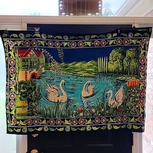 49" x 35" FABRIC WLL HANGING 3 SWANS🦢 ON THE LAKE GREEENS BLUES & PINK DETAILS